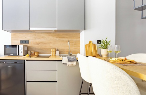 Thessaloniki City Centre Apartment | Sanders Tower Centre - Cute 1 -Bdr Duplex w Terrace