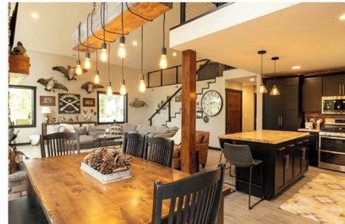 Gibbon Cabin | Sandhill Crane viewing experience of a lifetime in Nebraska on the Platte River!