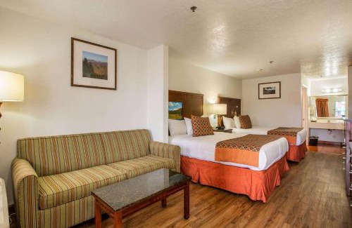 Westside Hotel | Sandia Peak Inn Old Town ABQ, a Howard Johnson by Wyndham