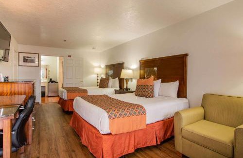 Westside Hotel | Sandia Peak Inn Old Town ABQ, a Howard Johnson by Wyndham