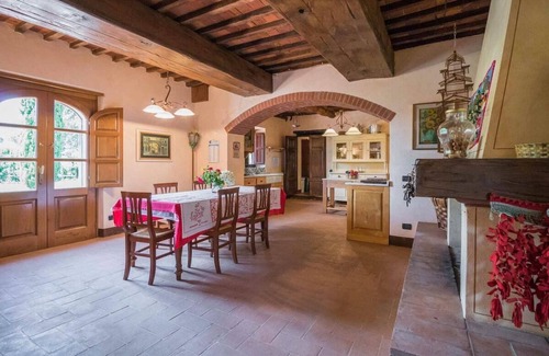Capannori Villa | Sandra, private pool villa. WiFi and view. Lucca