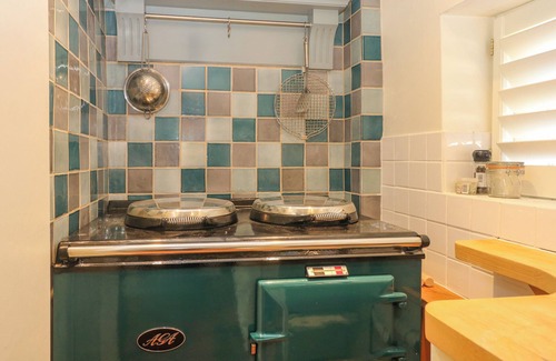 Northchapel Cottage | SANDROCK SPRINGS, pet friendly, character holiday cottage in Petworth