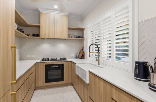 Minyirr Apartment | Sandscapes Sanctuary - beautifully curated designer apartment close to the beach and Roebuck Bay