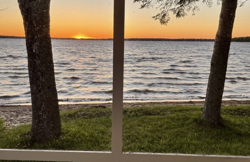 Levering House | Sandy beach and Sunset side Cottage