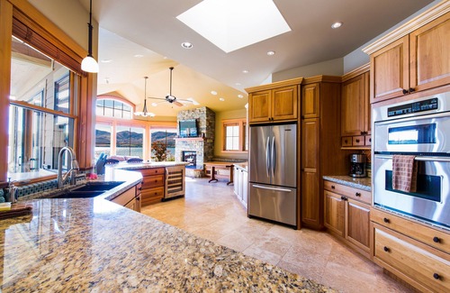 Manson House | Sandy Beach Retreat - Lake Chelan Manson Waterfront home with private boat slip!