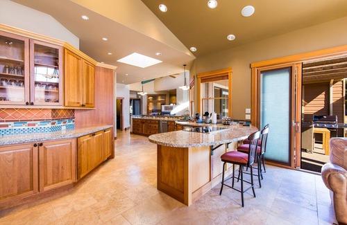 Manson House | Sandy Beach Retreat - Lake Chelan Manson Waterfront home with private boat slip!