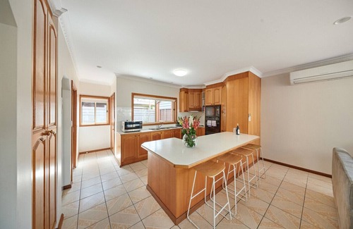 Torquay House | Sandy Bliss - Walk to the beach