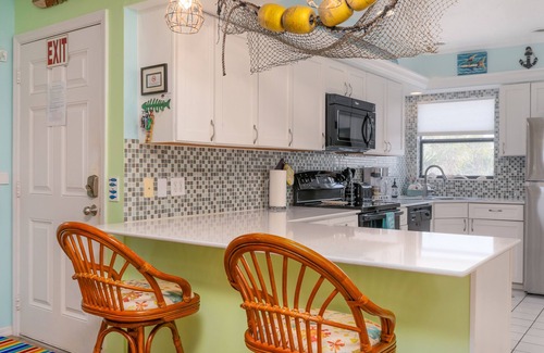 Holmes Beach Condo | Sandy Cheeks & Barefeet, Gorgeous Gulf beach Place, Summernspecials