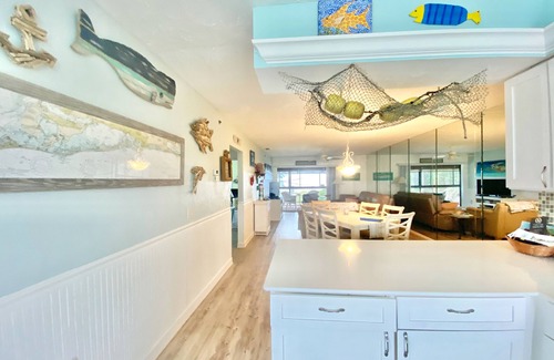 Holmes Beach Condo | Sandy Cheeks & Barefeet, Gorgeous Gulf beach Place, Summernspecials