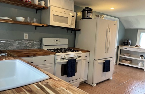 Lake Erie Beach House | Sandy Cheeks is perfect for your next family vacation! Walk to Lake Erie Beach.