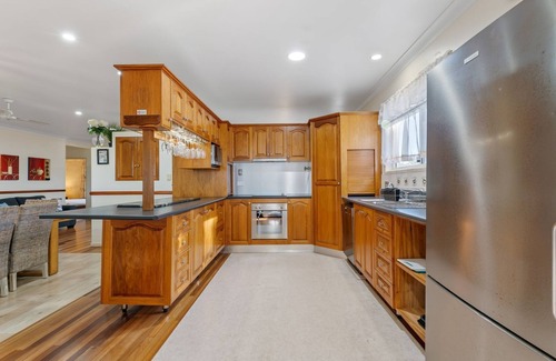 Toogoom House | Sandy Feet Retreat - Waterfront - 4BR - Smart TV - WiFi