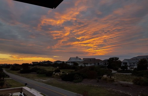 Wilmington House | Sandy Paws Cozy Beach House and direct ocean front on Figure Eight Island
