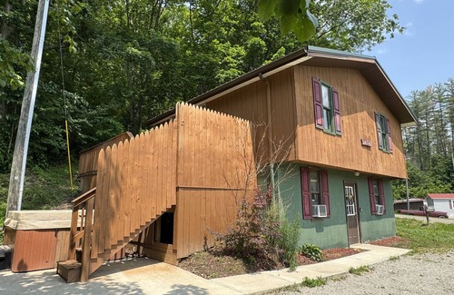 Carbon Hill Cabin | Sandy Run Cabin-Hot Tub, Hocking Hills, WNF, more