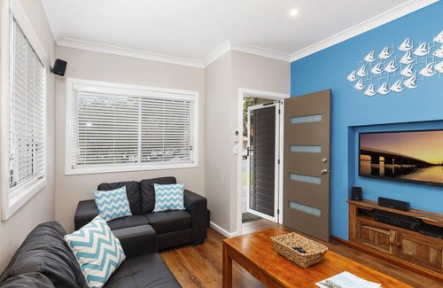 Forster House | Sandy Toes - park the car and walk everywhere!