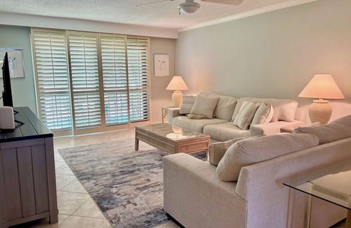 Indian River Shores Condo | Sandy Toes & Sunrise Views: Beachside Condo
