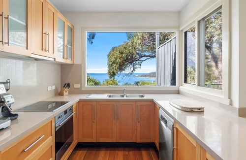 Lorne House | Sandyland - Private Pet Friendly Paradise with WiFi