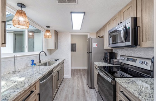 Gulf Breeze House | Sanibel Solace | New Property, Minutes to the Pensacola Beach and Downtown Pensacola