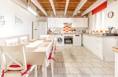 Villeneuve-la-Comtesse Cottage | Sans Souci Gites - Wheatfields - 4 Stars