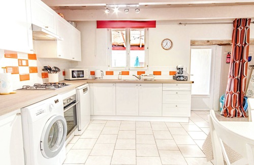 Villeneuve-la-Comtesse Cottage | Sans Souci Gites - Wheatfields - 4 Stars