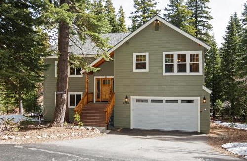 Homewood House | Sans Souci Terrace on the West Shore- 4 BR Cabin, Avail as a Ski Lease, Near Skiing!