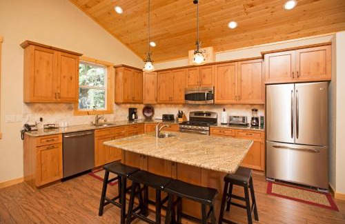 Homewood House | Sans Souci Terrace on the West Shore- 4 BR Cabin, Avail as a Ski Lease, Near Skiing!