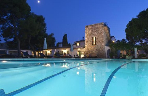 Can Macia Villa | Sant Pere de Ribes Villa Sleeps 22 Pool WiFi