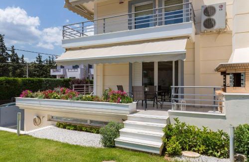Marathon Villa | Santa Barbara Garden and Pool Home