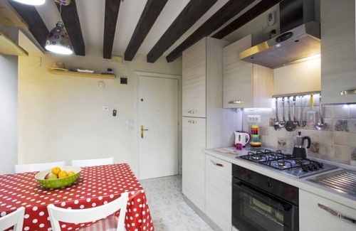 Sant Lucia Apartment | SANTA CATERINA: bright and quiet study by a canal, in Cannaregio district