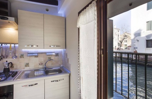 Sant Lucia Apartment | SANTA CATERINA: bright and quiet study by a canal, in Cannaregio district
