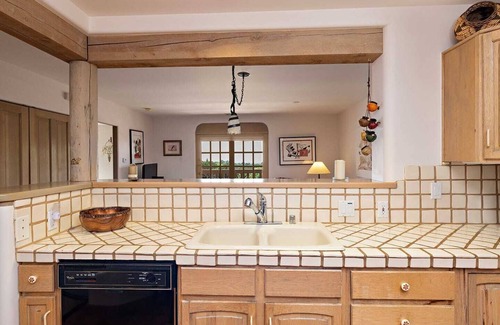 Quail Run Condo | Santa Fe Penthouse Escape: Golf Course, Pool, Hot Tub & Mountain Views Await!