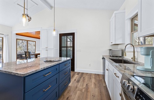 Fort White Cabin | Santa Fe River Front, Luxury Retreat near Ginnie Springs and Ichetucknee