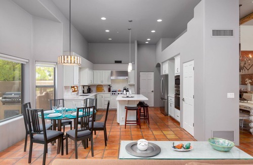 Happy Valley Ranch House | Santa Fe-Style Modern Home has Tennis/Pickleball/Basketball/Pool/Spa/BBQ