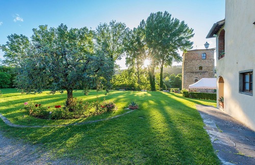 Subbiano Villa | Santa Flora - Luxury Holiday Rental with swimming pool in Cortona, Tuscany