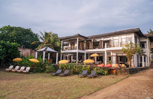 Weligama Villa | Sānti, a beautiful beach house with a pool on Weligama Beach