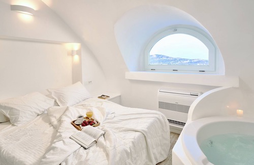 Imerovigli Hotel | Santorini Mansion Maisonette Sea View Jacuzzi 3BDR