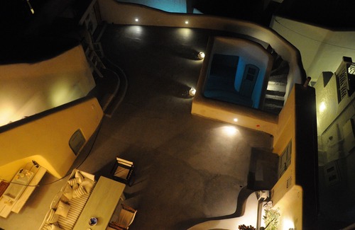 Pyrgos House | Santorini Mayia Cave House and Pool