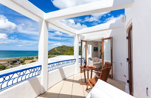 Bowentown Apartment | Santorini style, luxury apartment, stunning views!