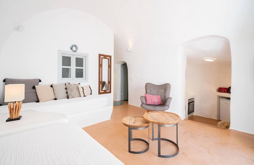 Emporio House | Santorini-treasures Mallisa villa traditional