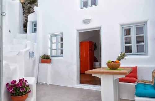 Santorini House | Santorini-treasures Rockside Villa traditional