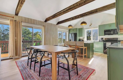 Bromley Mountain House | Sap House Hideaway | Walk to Bromley Mt w/Hot Tub