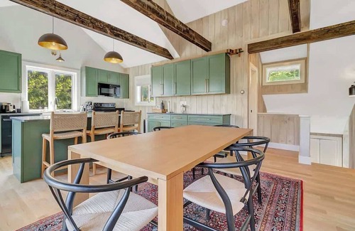 Bromley Mountain House | Sap House Hideaway | Walk to Bromley Mt w/Hot Tub