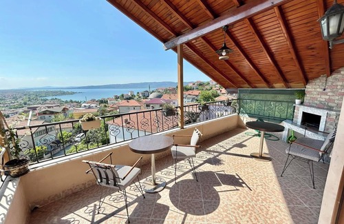 Sapanca Villa | SAPANCA ALBAR KONAKLAMA 18 KİŞİLİK GÖL MANZARALI-BARBEKÜ VE ŞÖMİNE