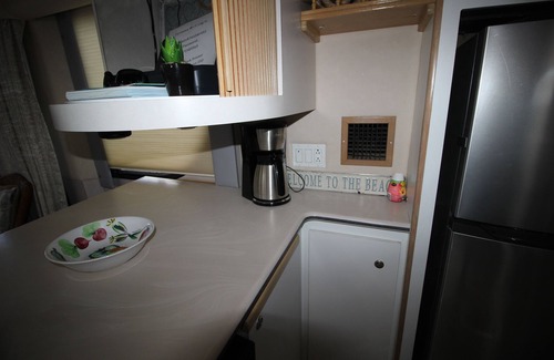 Cabes Point Boat Rental | Sapphire Beach Houseboat Sleeps 6