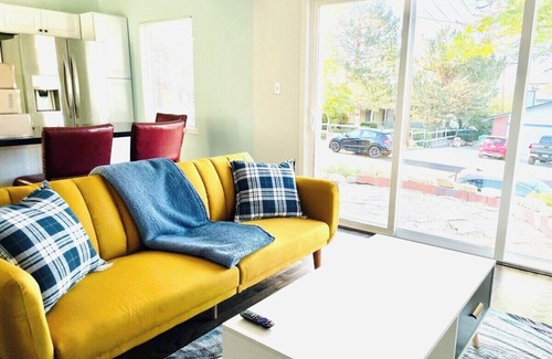 West University House | Sapphire by West University/pet OK/Sleeps 8