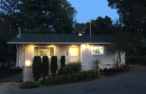 Geyserville House | Sapphire Canyon Vineyard Guest House