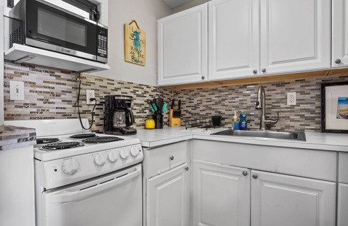 Red Hook Condo | Sapphire Dominica- Gorgeous Views, Walk to beach. Washer/Dryer in unit.