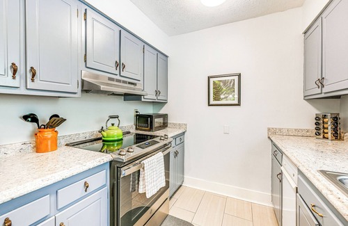 Sapphire Condo | Sapphire Valley Condo w/Pool & Lake Beach Access!