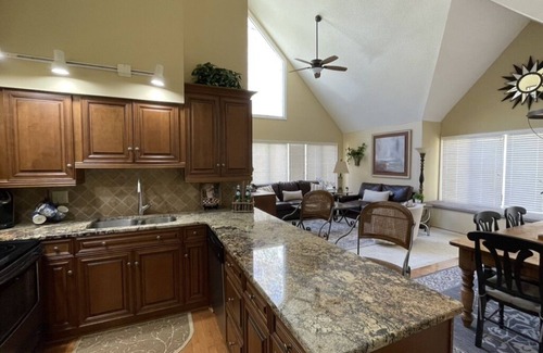 Sapphire House | Sapphire Valley Townhouse BEAUTIFUL-2 min. walk to amenities & restaurants!