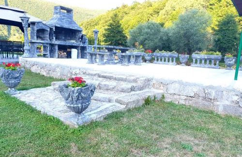 Kulen Vakuf Bed & Breakfast | Saraj Guest House