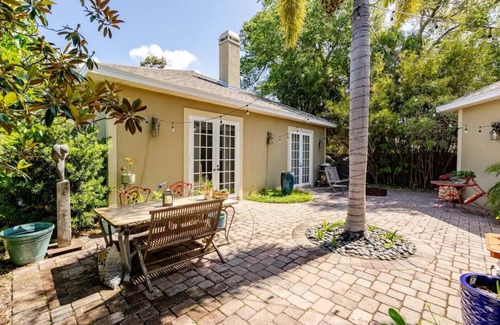 Gillespie Park Apartment | Sarasota Getaway Studio 3 mi to beautiful sandy beaches
